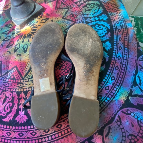 Chanel Rare and Authentic Pearl Embellished Leather Strappy Sandals Size 37.5 - Picture 8 of 10